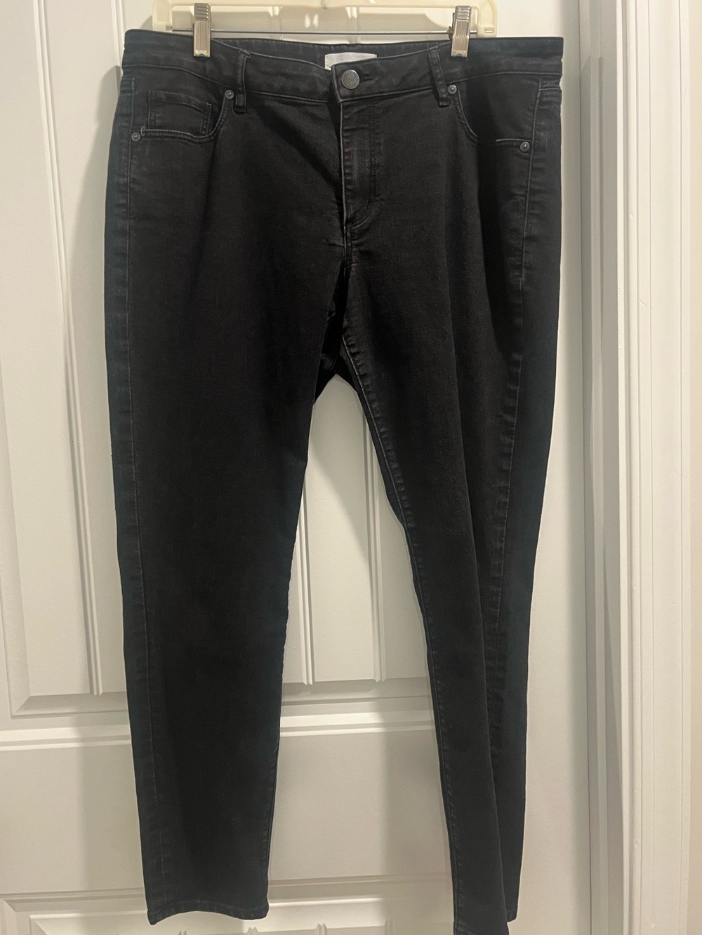 LOFT Black Skinny Jeans with Branded Button Size 14/32